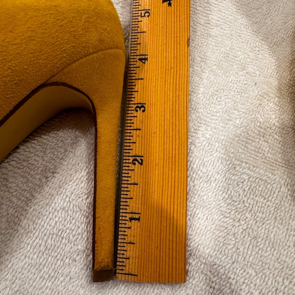 Nine West Tatiana Suede pumps 5.5